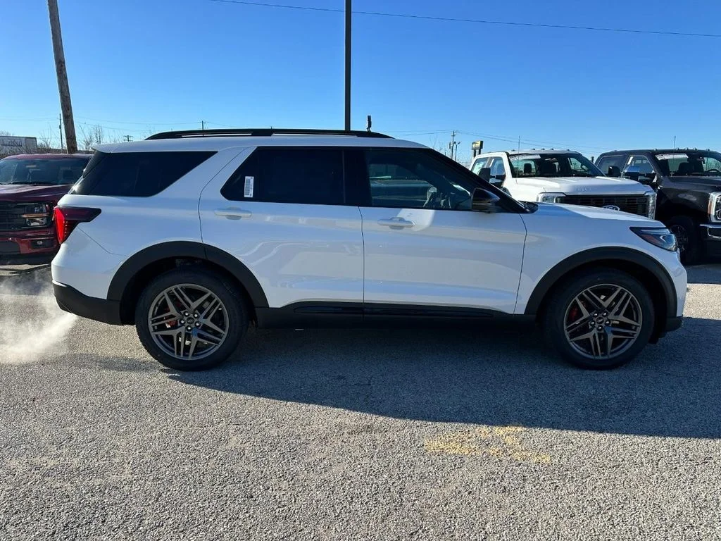 New 2026 Star White Metallic Tri-Coat Ford ST image 2