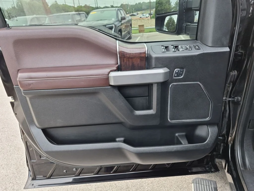 Used 2017 Black Ford Platinum image 19