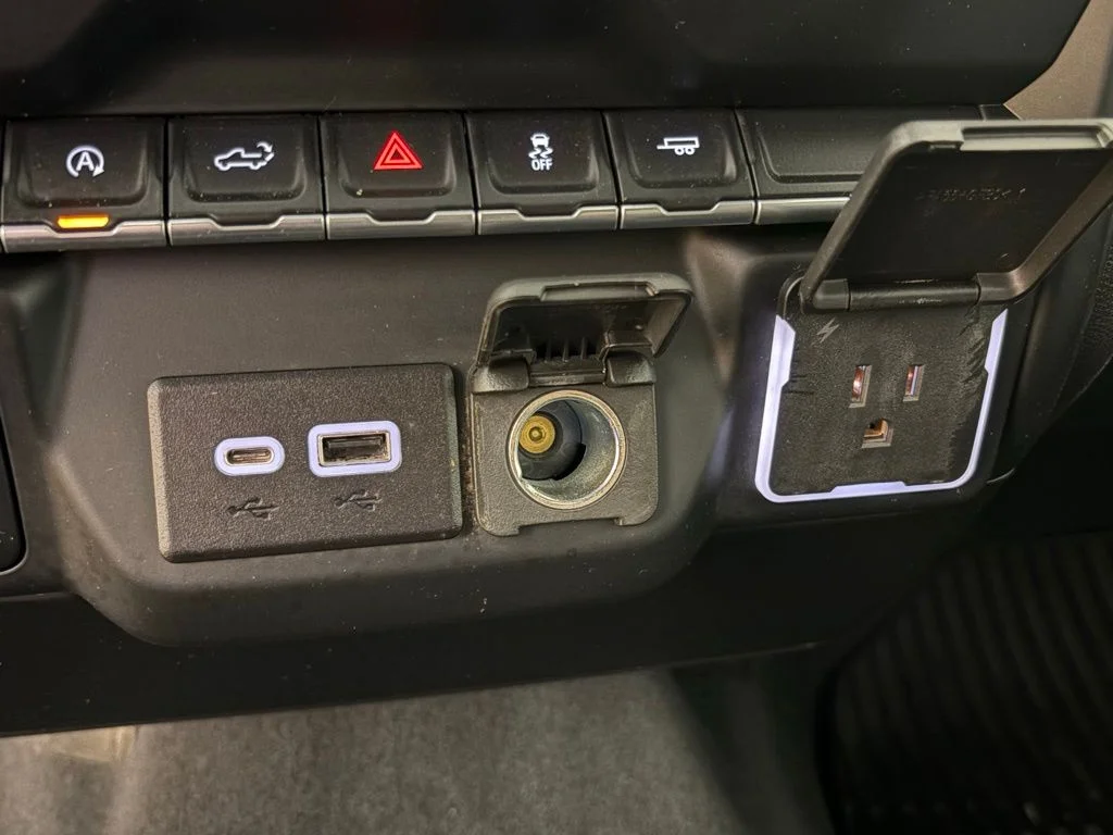 Used 2023 White Chevrolet Custom image 28