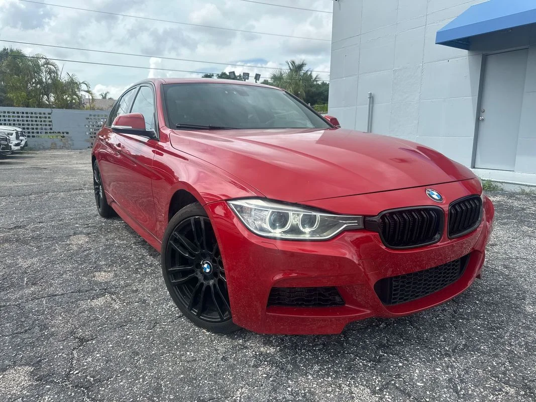 Used 2013 Red BMW xDrive image 3