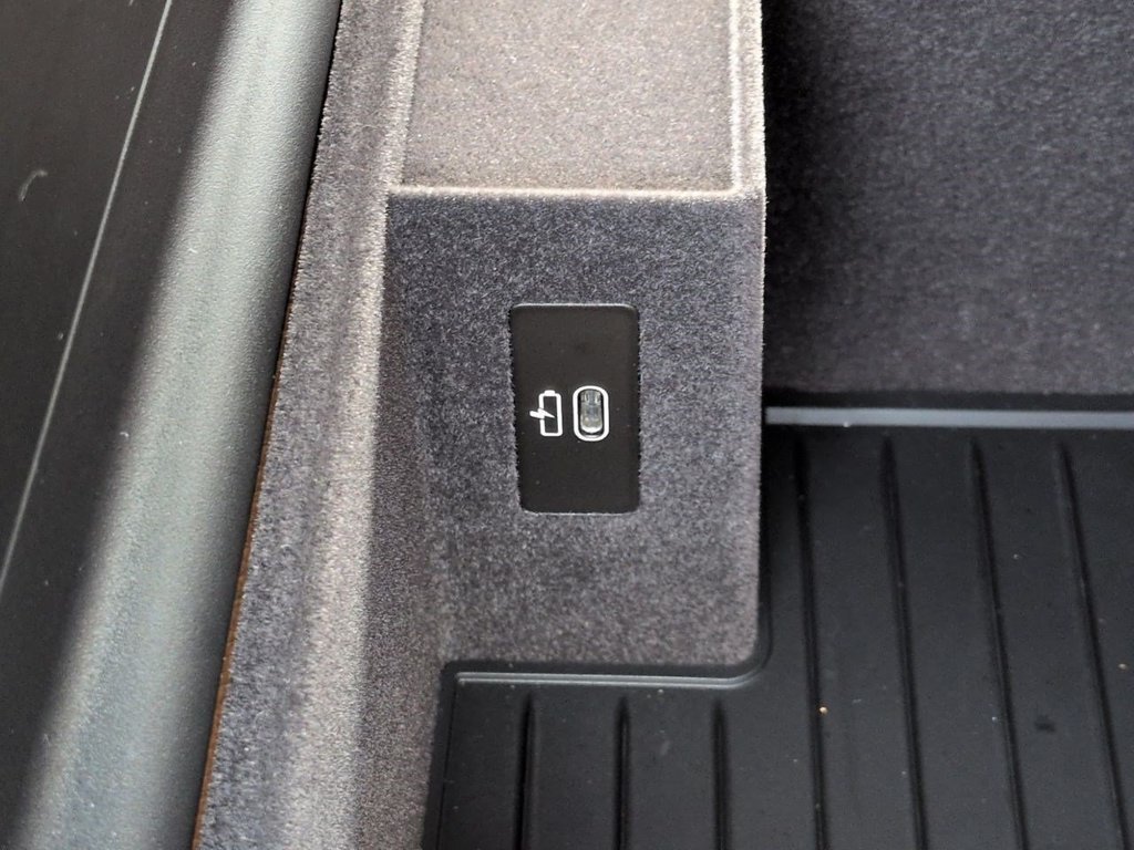 Used 2023 Black Sapphire Metallic BMW 540i xDrive image 23