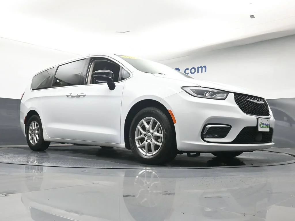 Used 2024 White Chrysler Touring L image 28