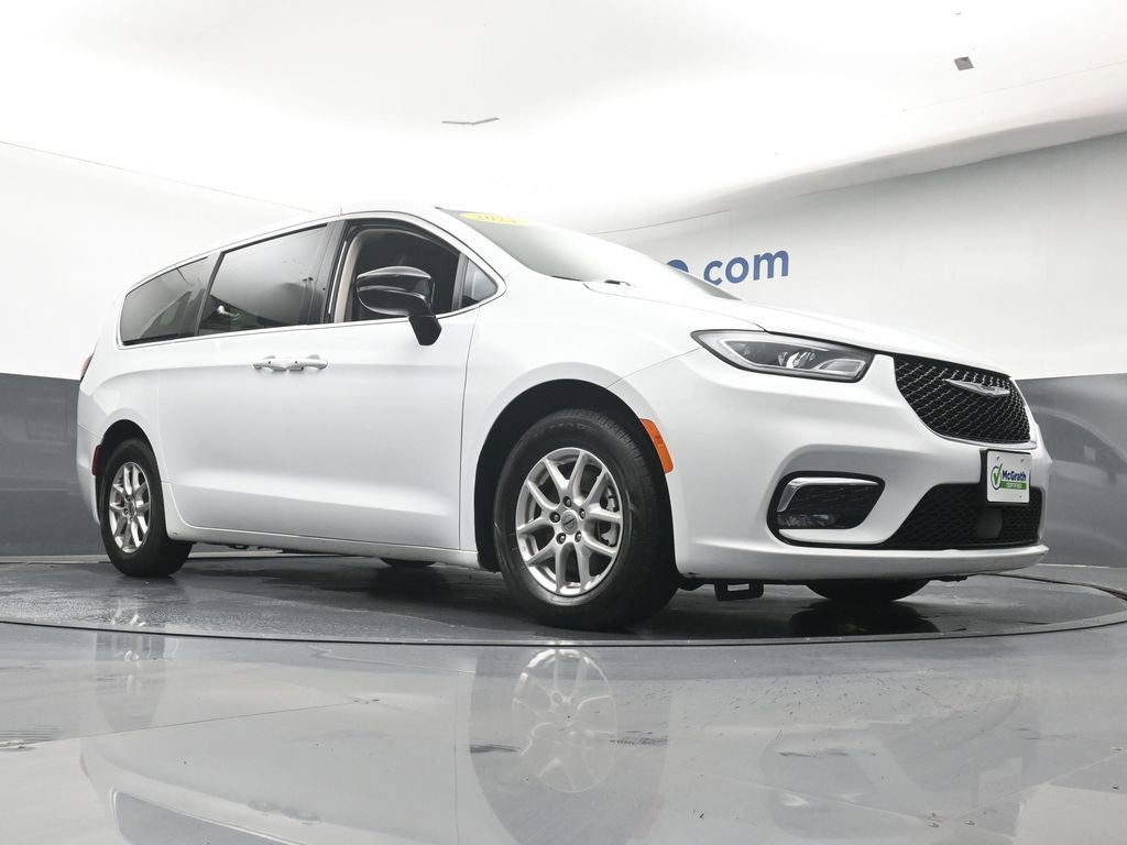 Used 2024 White Chrysler Touring L image 28