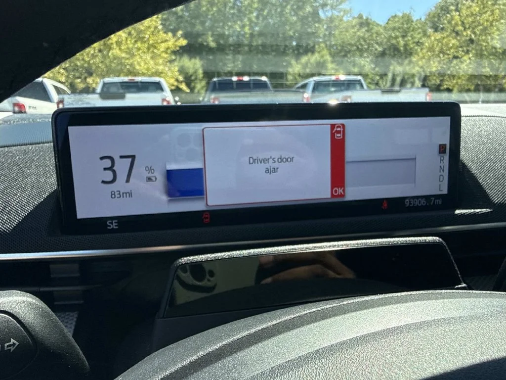 Used 2022 Orange Ford Select image 18