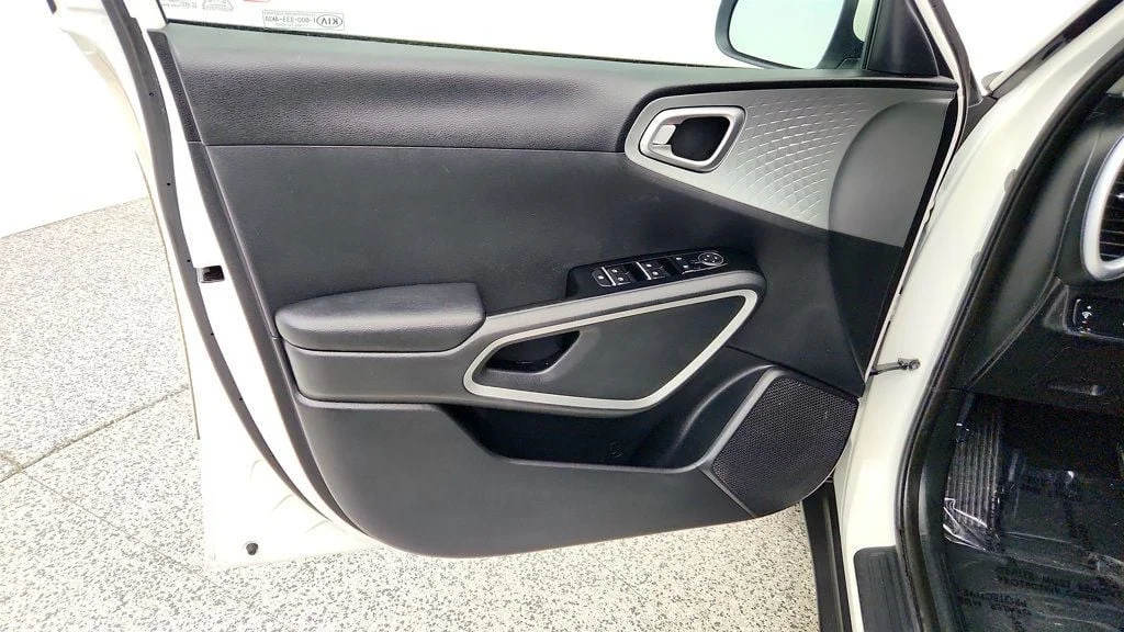 Used 2020 Snow White Pearl Kia LX IVT image 10