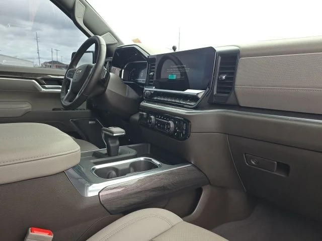 Used 2025 White Chevrolet LTZ image 22