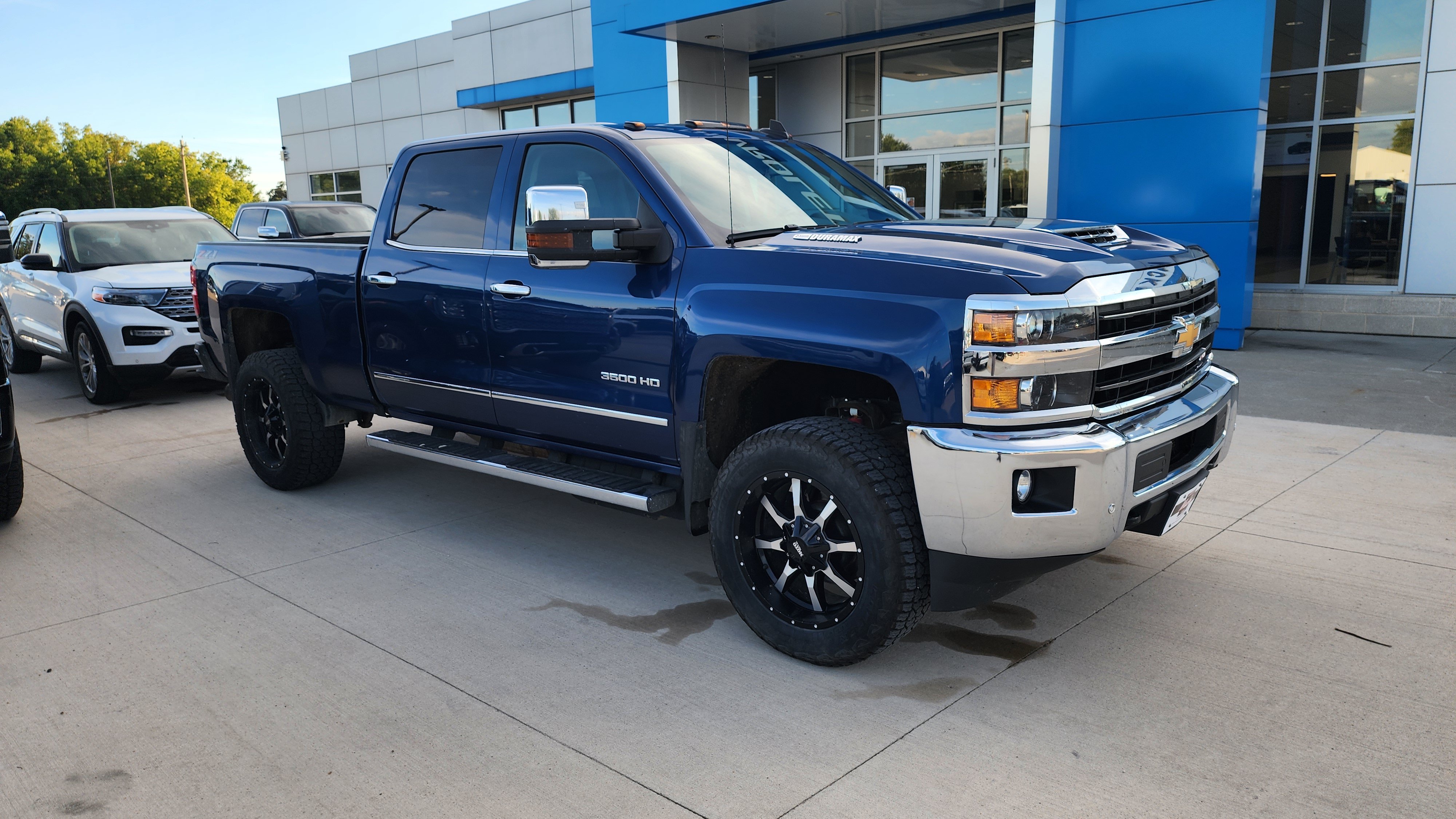 Certified Used 2019 DEEP OCEAN BLUE METALLIC Chevrolet LTZ image 3