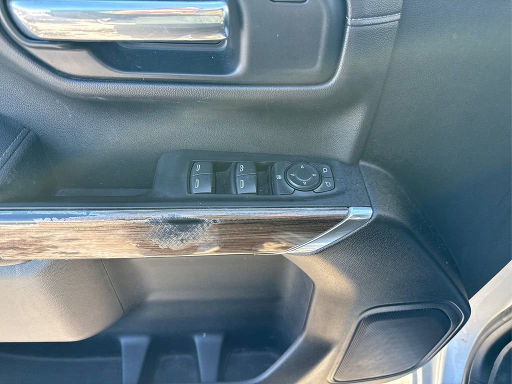 Used 2022 Silver Ice Metallic Chevrolet LT image 31