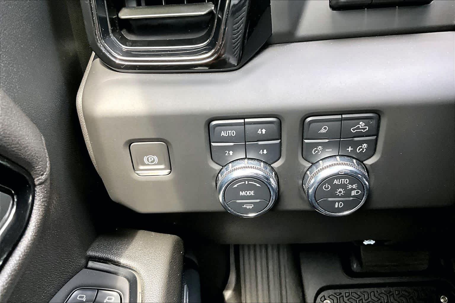 Used 2024 Summit White GMC AT4 image 34