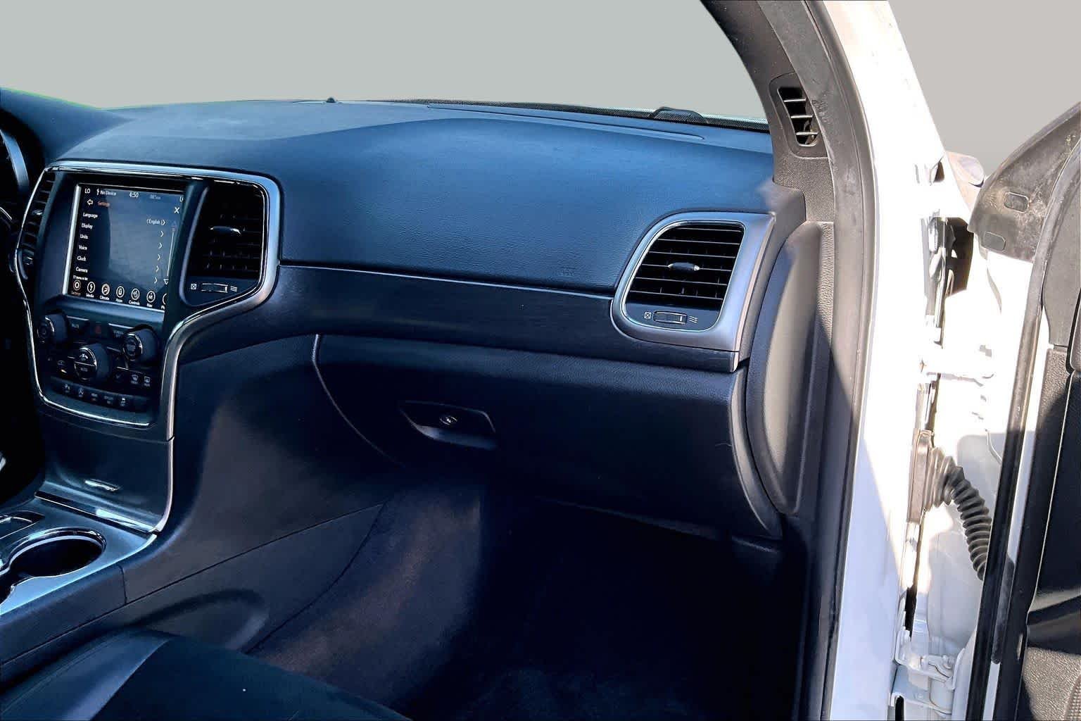 Used 2018 Bright White Clearcoat Jeep Altitude image 21