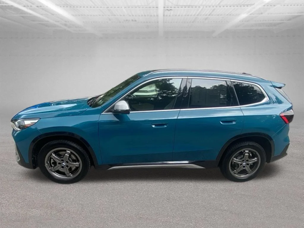 Used 2023 Blue BMW xDrive28i image 2