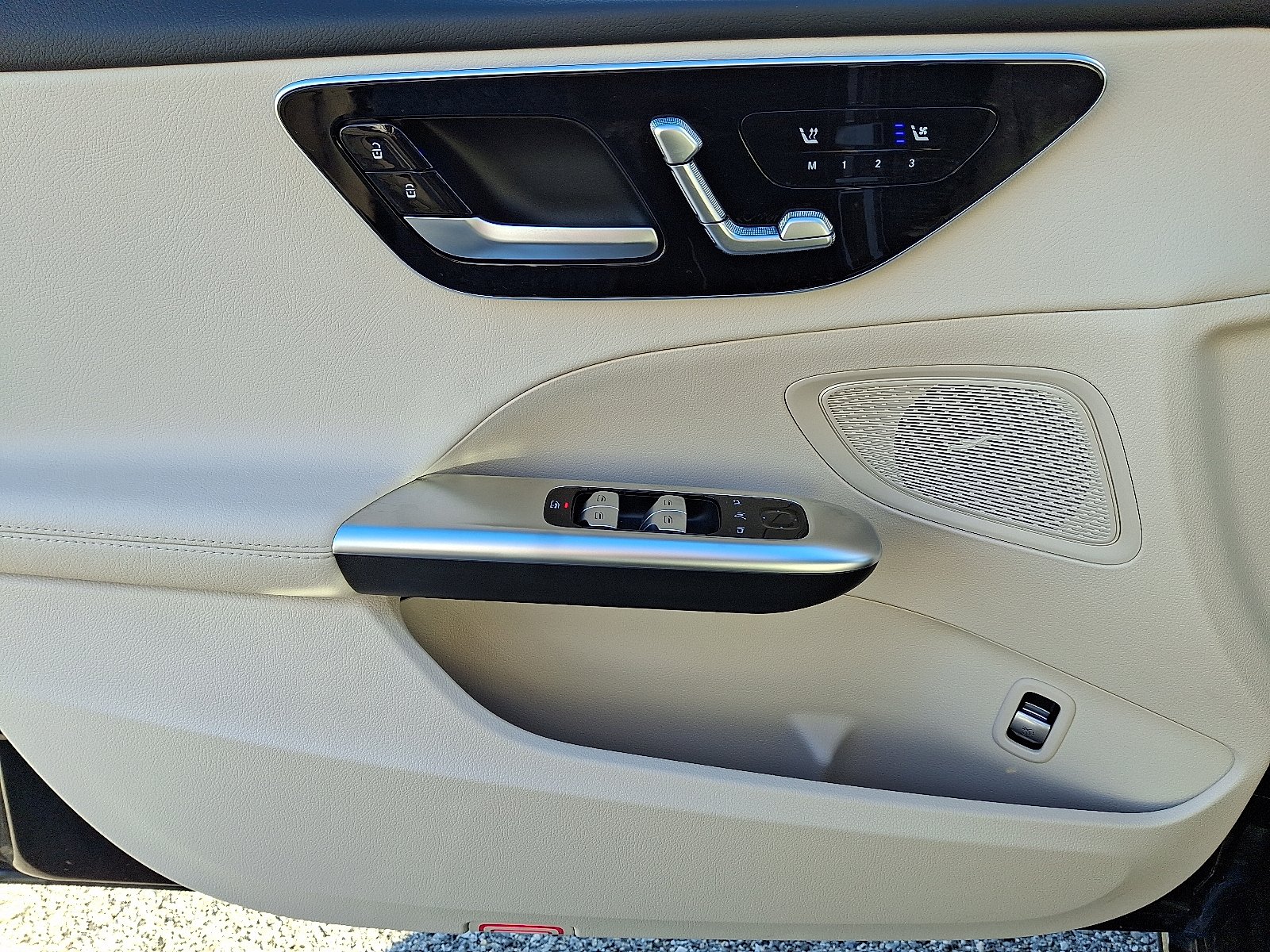 2025 Mercedes-Benz C-Class Sedan C 300 - Photo 12