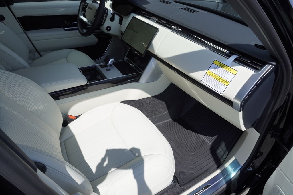 New 2026 Santorini Black Land Rover SE image 22