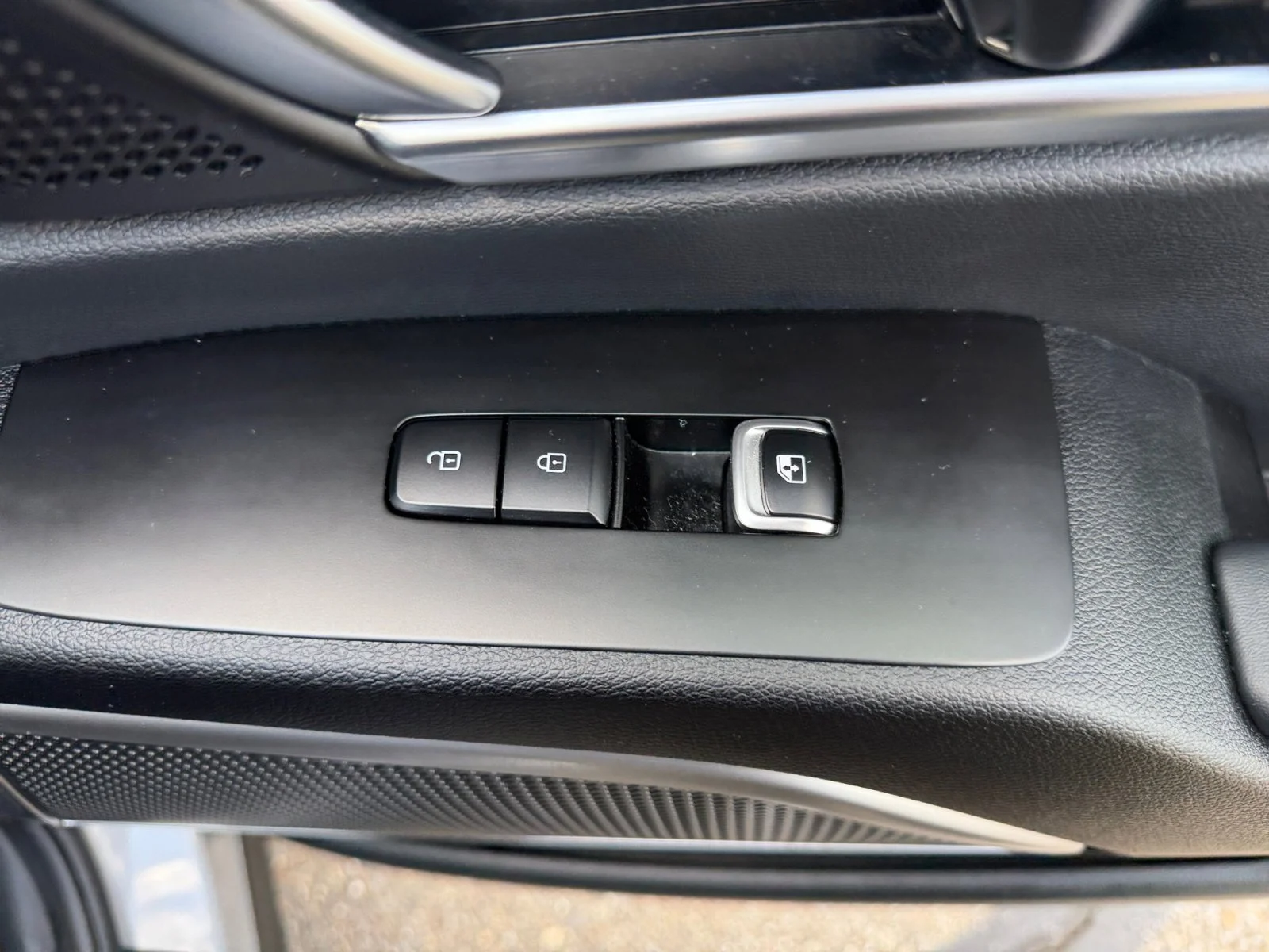 Used 2024 Wolf Gray Kia EX X-Line image 34
