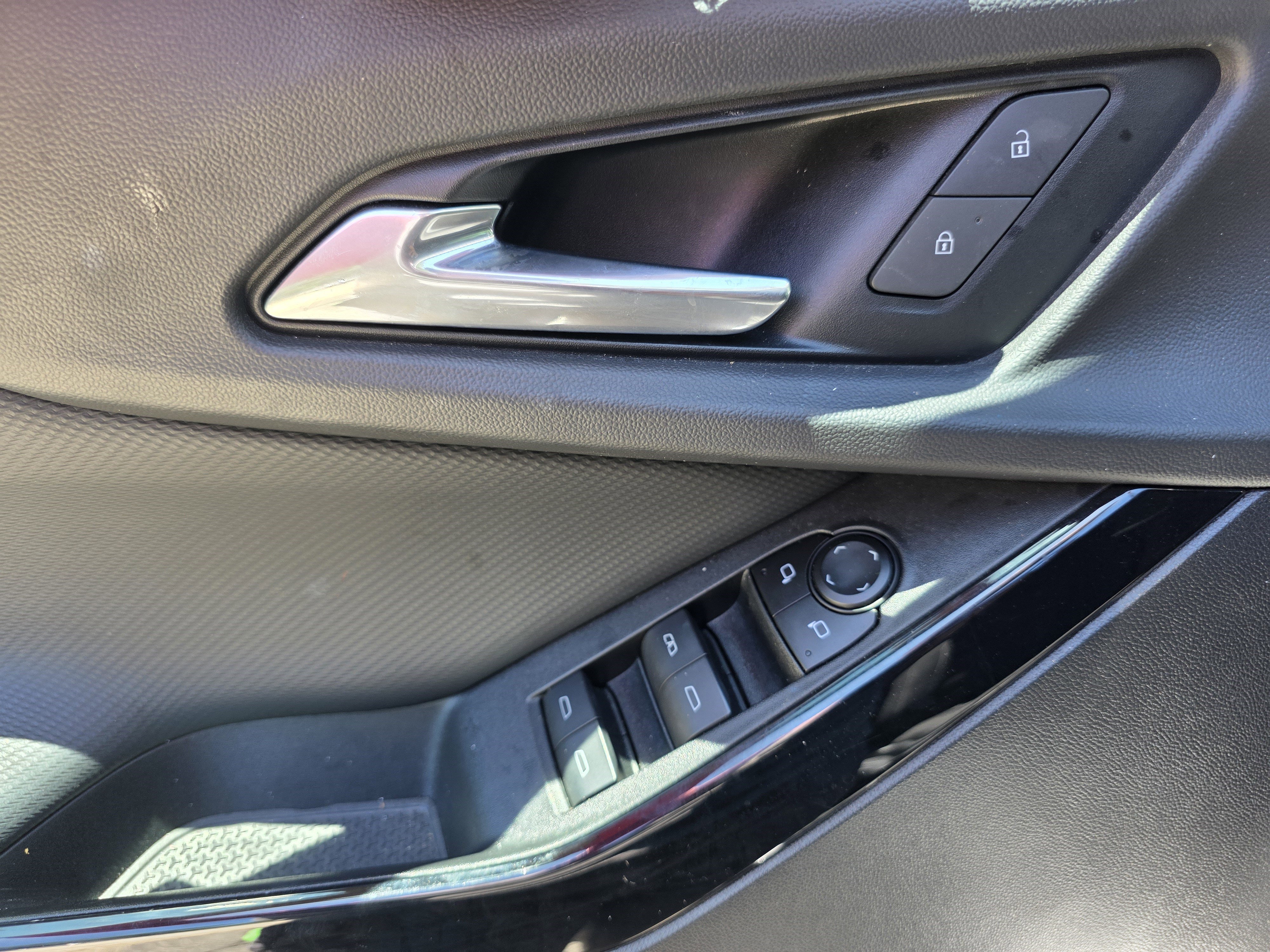 Used 2025 Sterling Gray Metallic Chevrolet FWD LT image 49