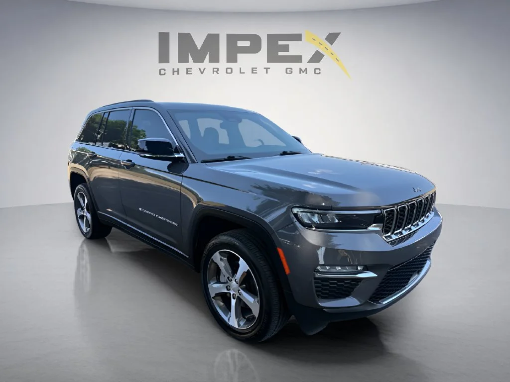 Used 2024 Gray Jeep Limited image 7