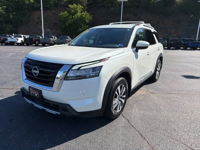 2024 Nissan Pathfinder SL