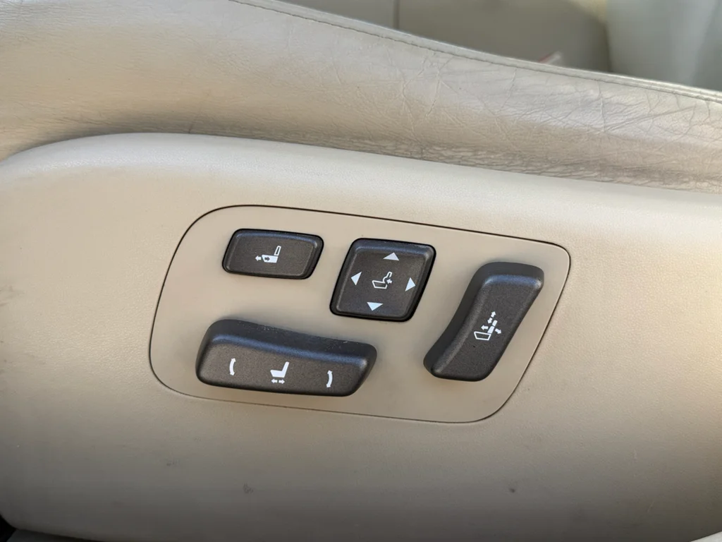 Used 2011 Starfire Pearl Lexus Base image 25