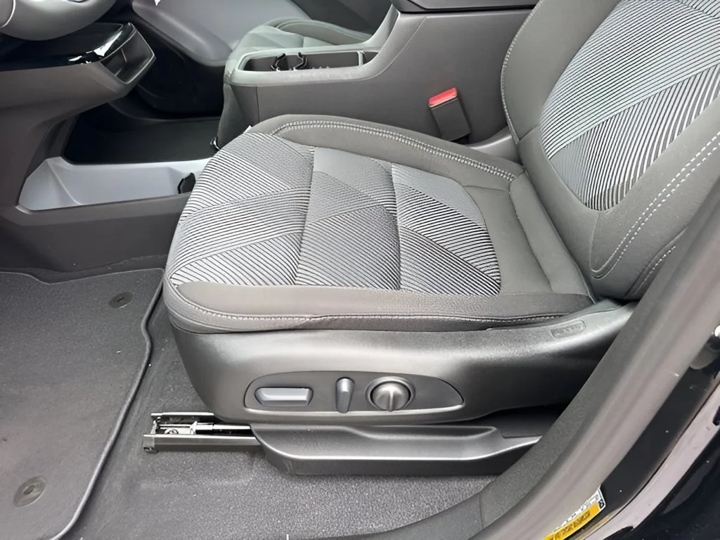 New 2027 Mosaic Black Metallic Chevrolet LT image 12