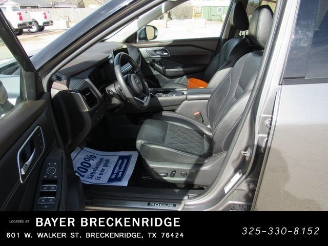 Used 2021 Gray Nissan Platinum image 17