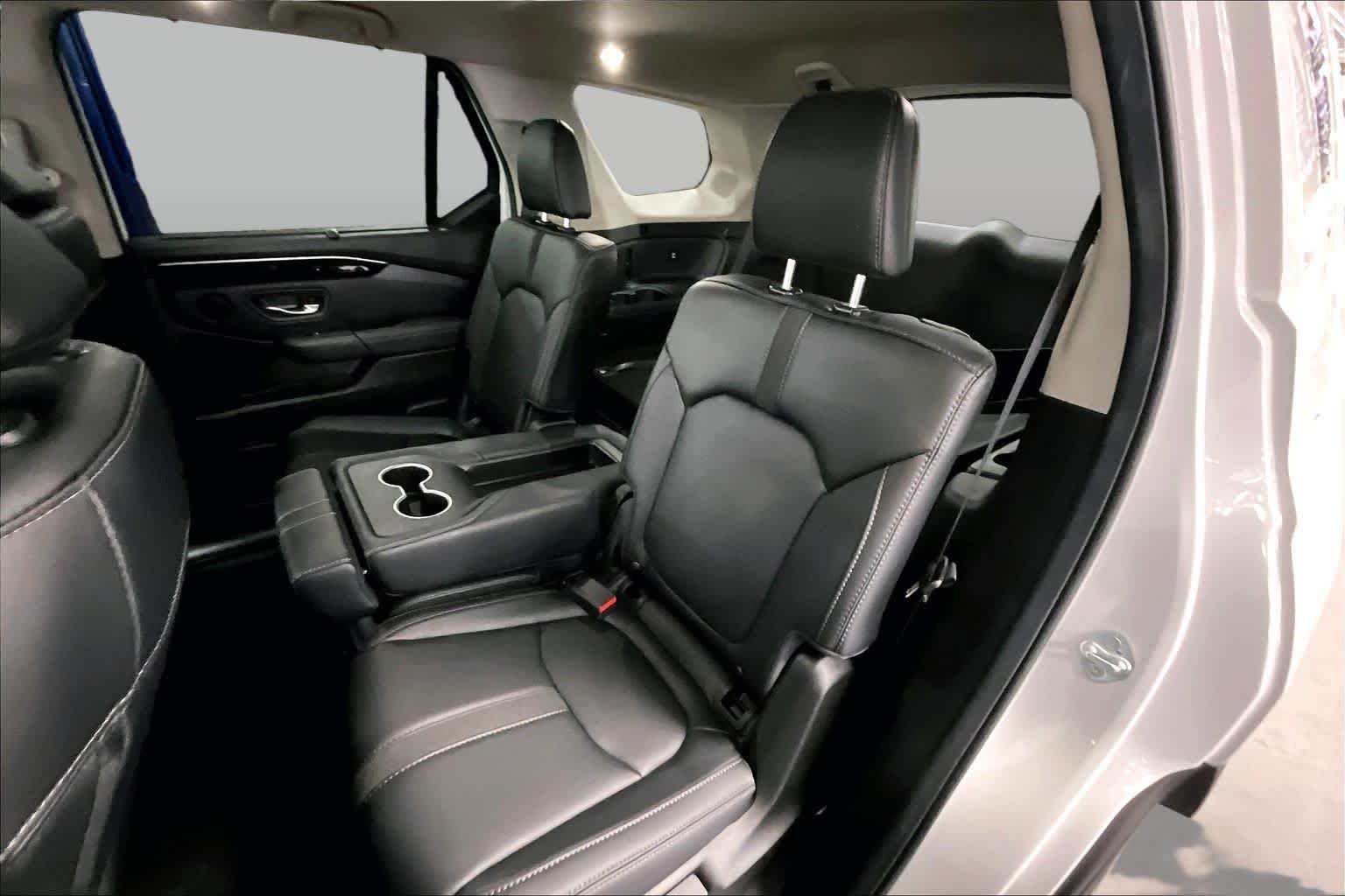 Used 2025 Platinum White Pearl Honda Touring image 19