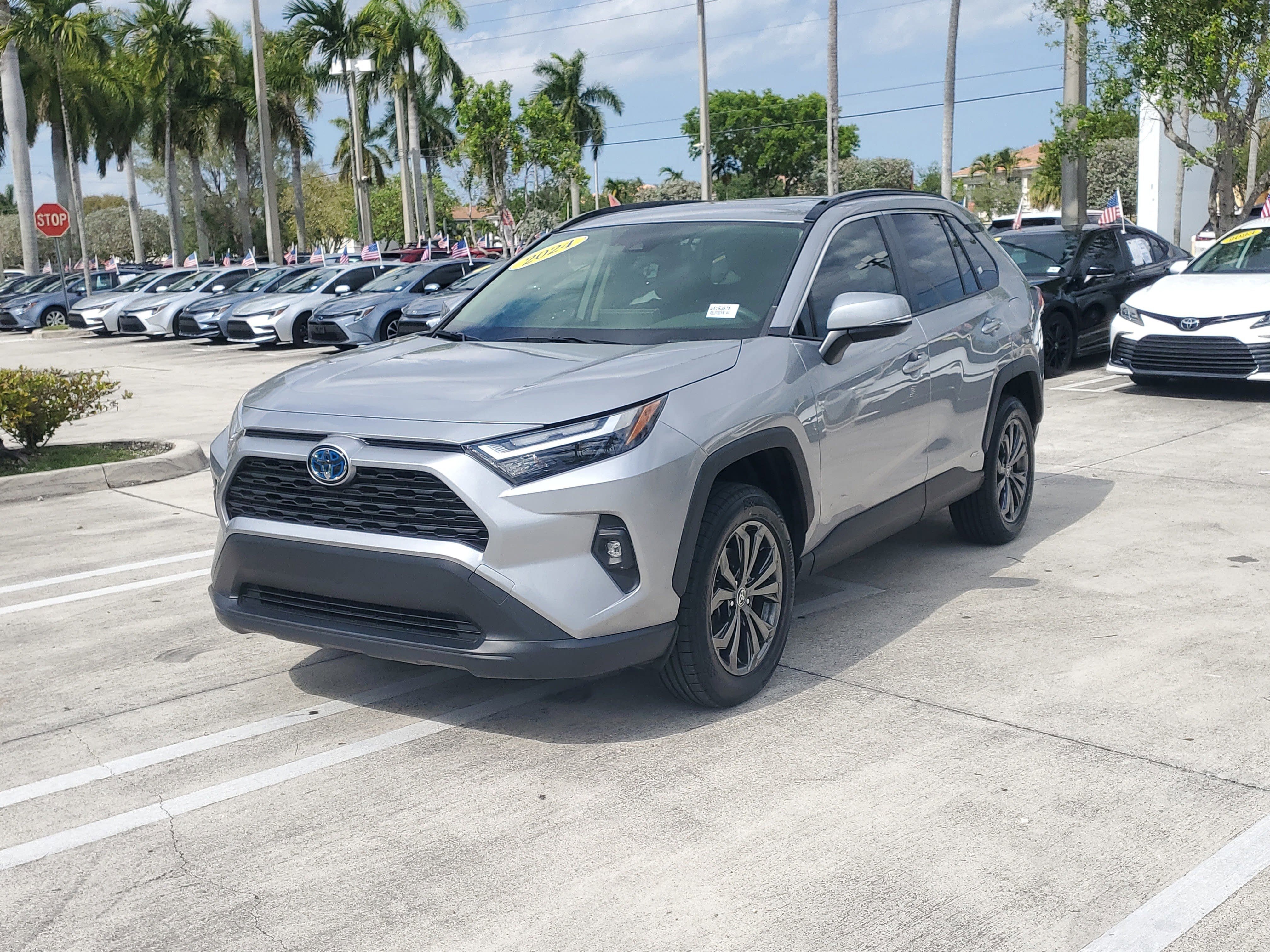 Certified Used 2024 Silver Sky Metallic Toyota Hybrid XLE Premium image 7