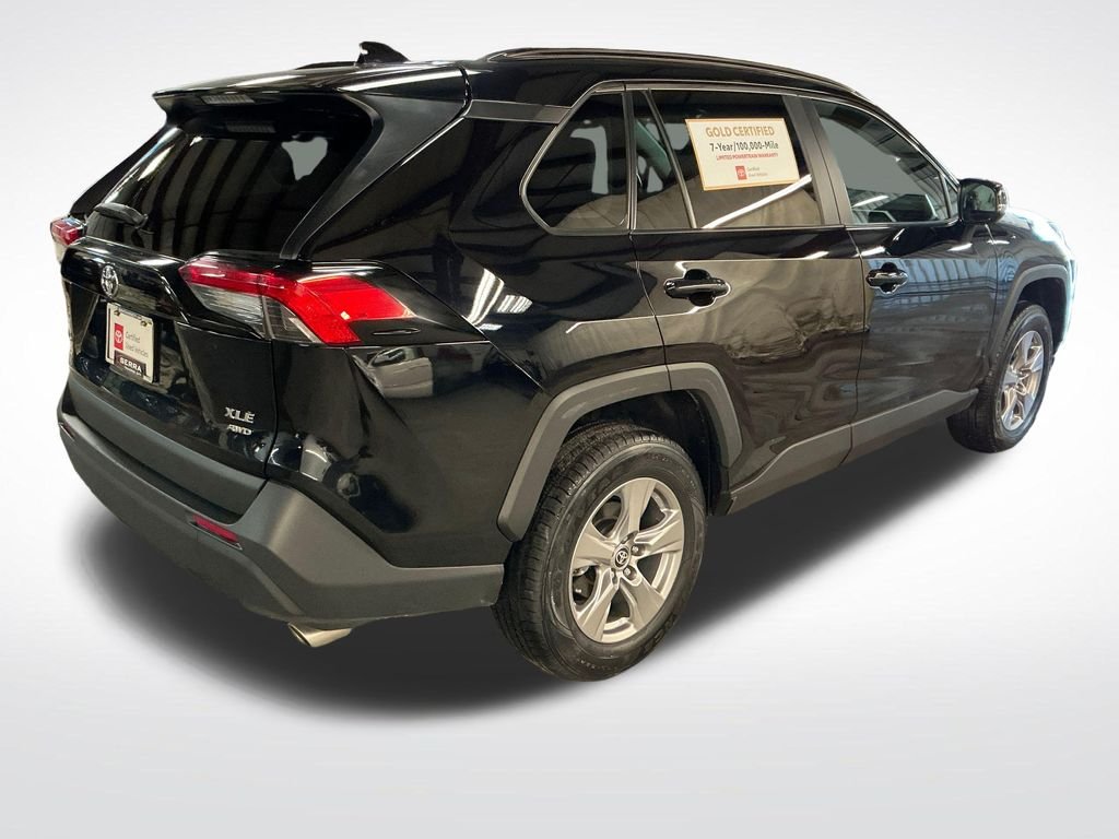 Used 2025  Toyota XLE image 5