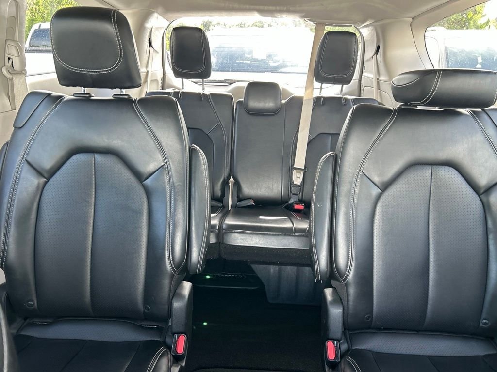Used 2024 Silver Chrysler Touring L image 32