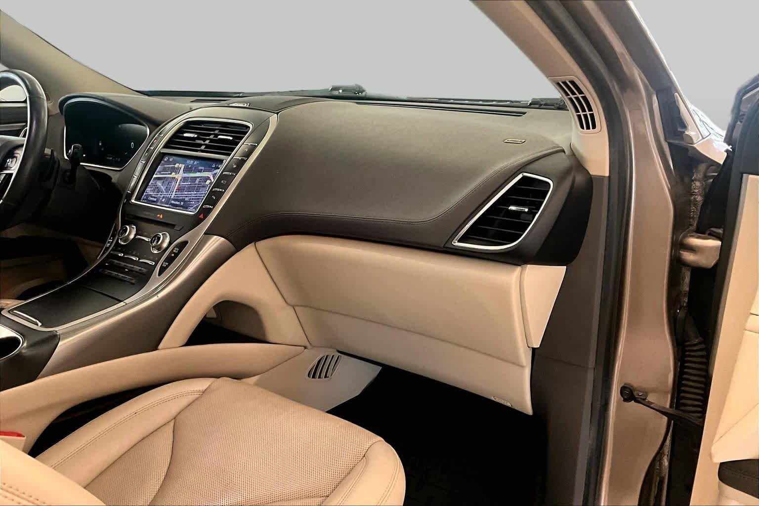 Used 2019 Iced Mocha Premium Colorant Lincoln Reserve image 17