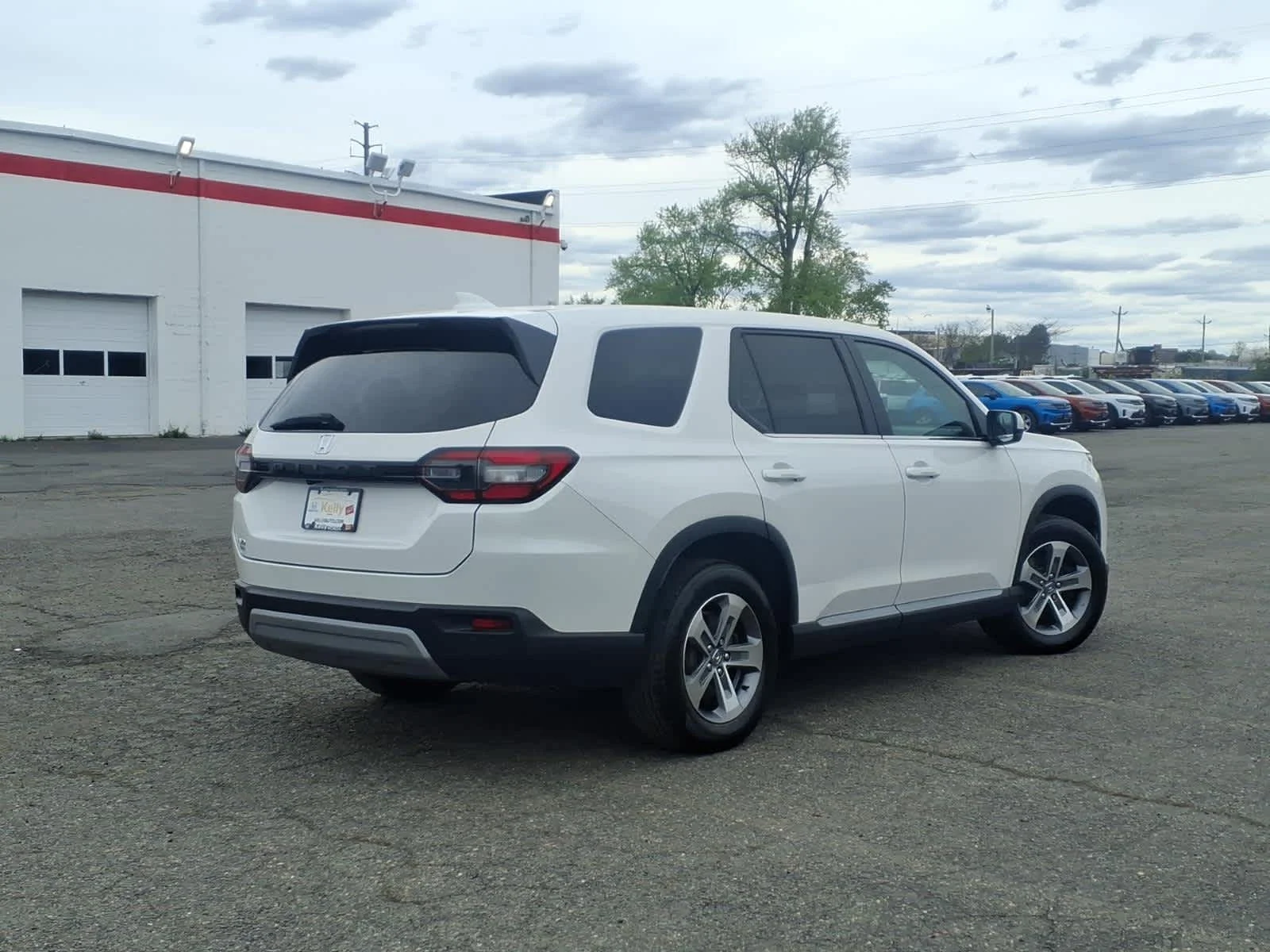 Certified Used 2025 Platinum White Pearl Honda EX-L image 5