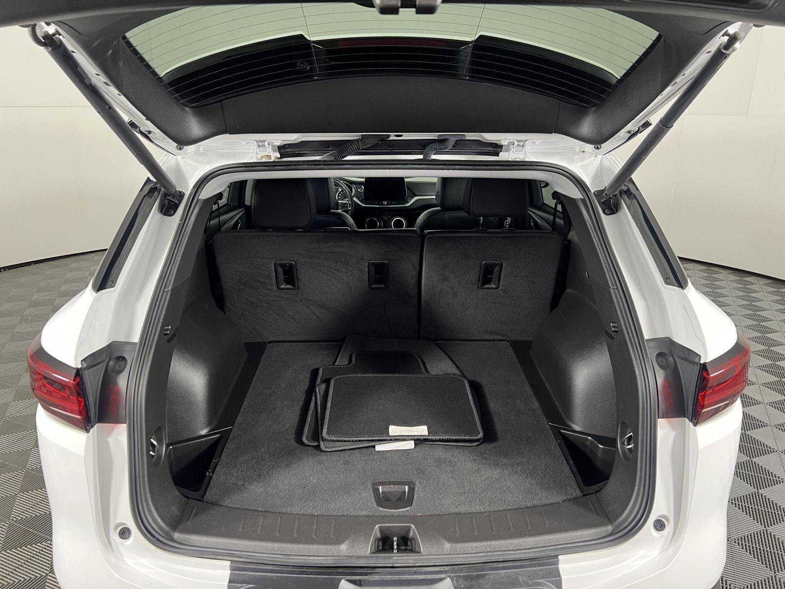 Used 2024 Summit White Chevrolet LT image 8