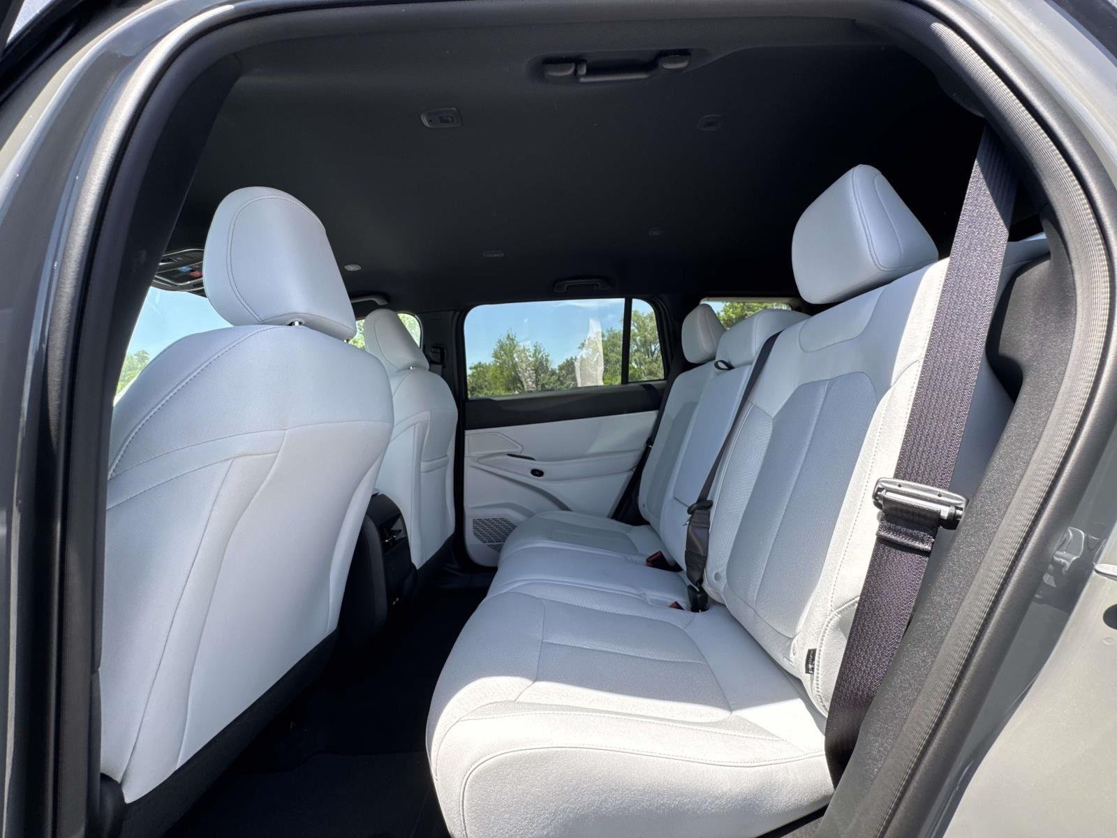 New 2026 Sting-Gray Clear-Coat Exterior Paint Jeep Laredo image 18