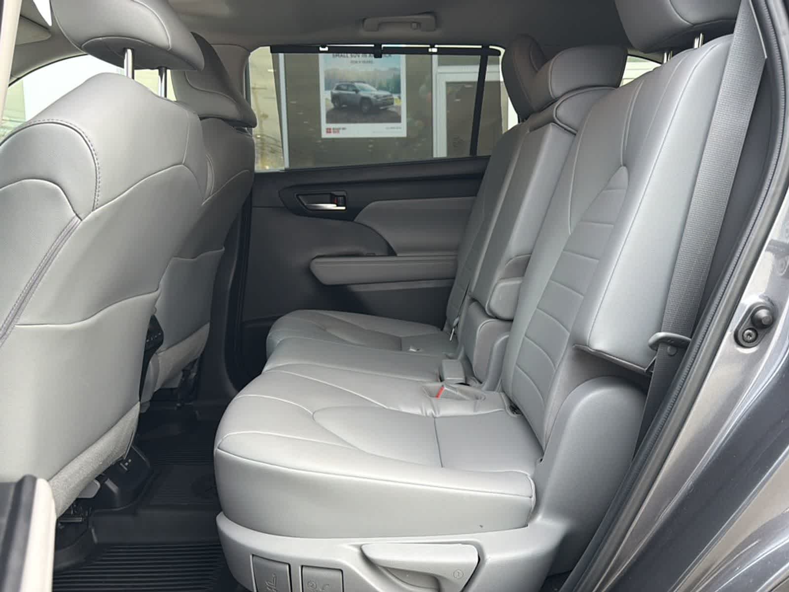 2022 Toyota Highlander XLE - Photo 17