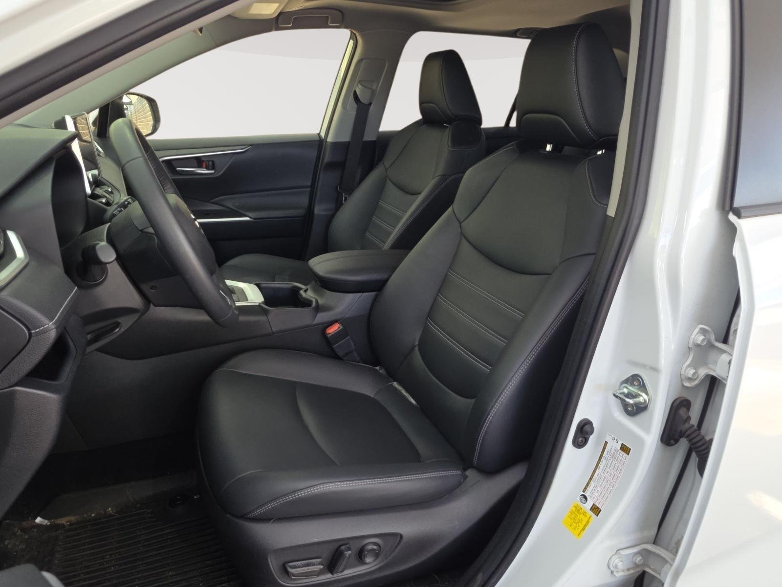 Used 2024 Wind Chill Pearl Toyota XLE Premium image 23
