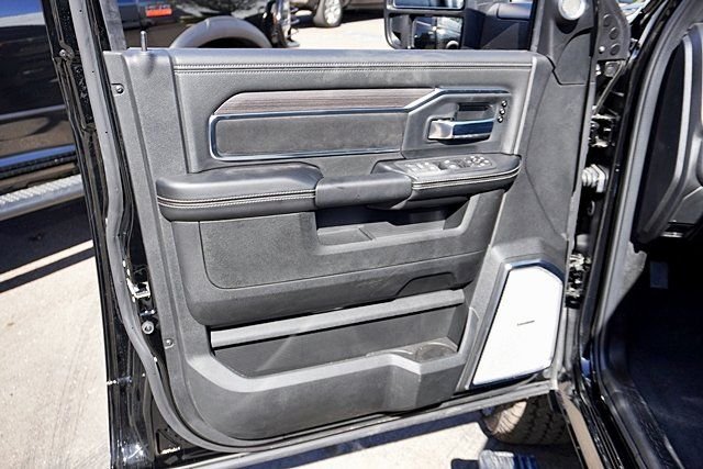 New 2026 Diamond Black Crystal Pearl-Coat Exterior Paint RAM Laramie image 31