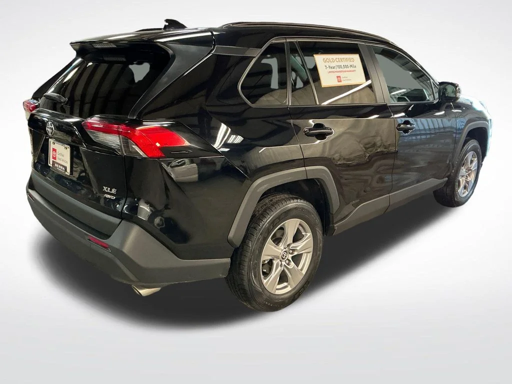 Used 2025  Toyota XLE image 5