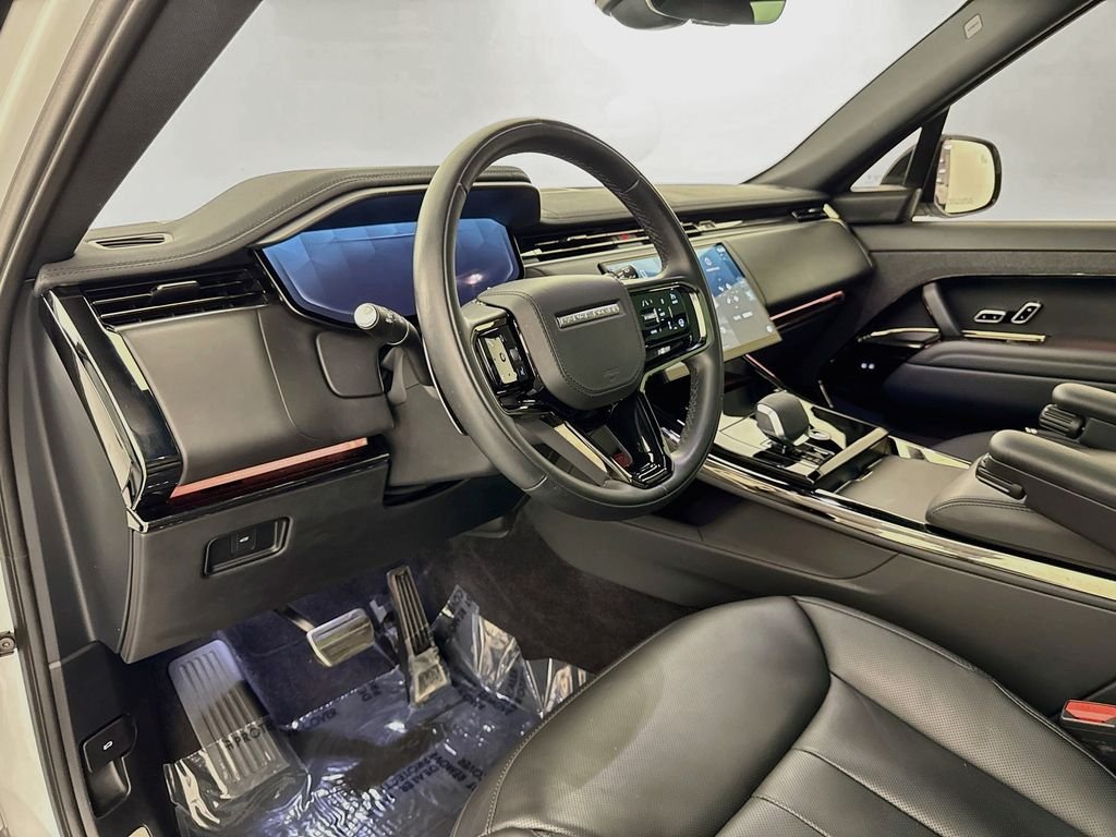 Used 2025 White Land Rover Dynamic SE image 9