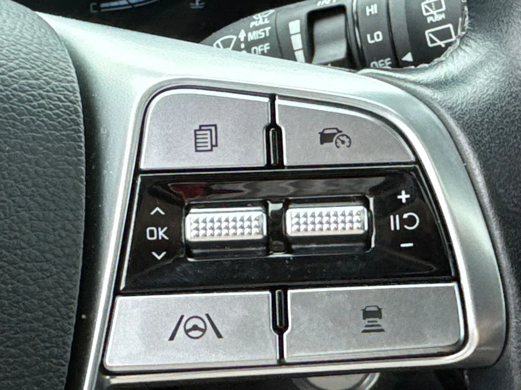 Used 2023 Red Kia EX image 26