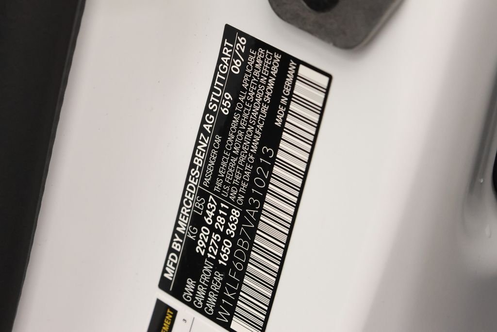 New 2027 MANUFAKTUR Moonlight White Magno Mercedes-Benz E 53 AMG® image 39