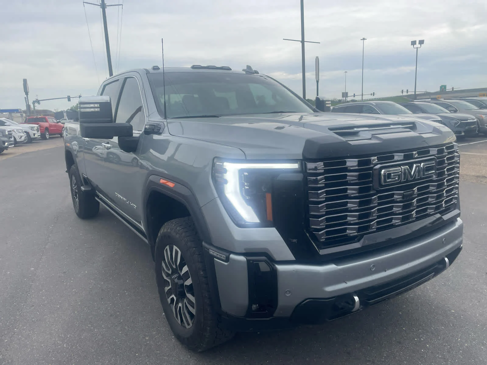 2025 GMC Sierra 4WD Crew Cab Long Box Denali Ultimate's photo