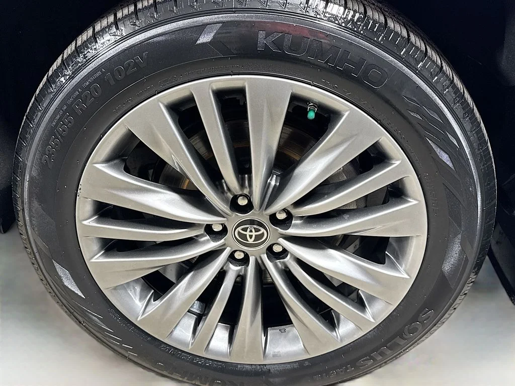 Used 2021 Moon Dust Toyota Platinum image 9