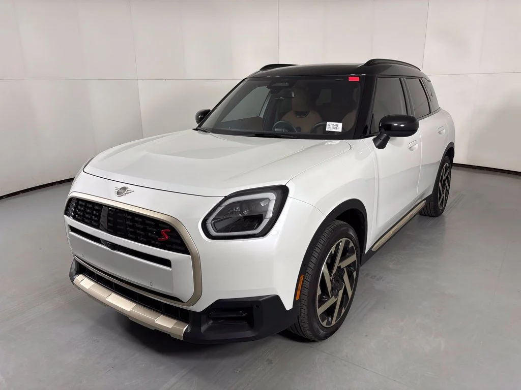 Used 2025 White MINI Iconic image 4