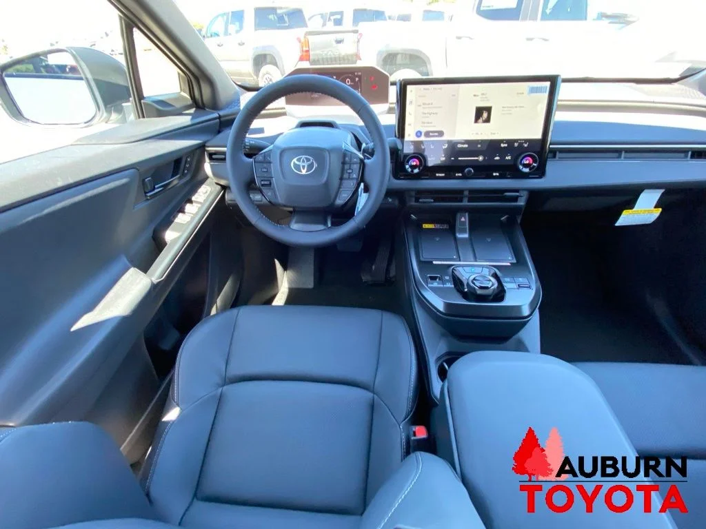New 2026 Wind Chill Pearl with Midnight Black Metallic roof <sup>1</sup> Toyota  Limited image 27