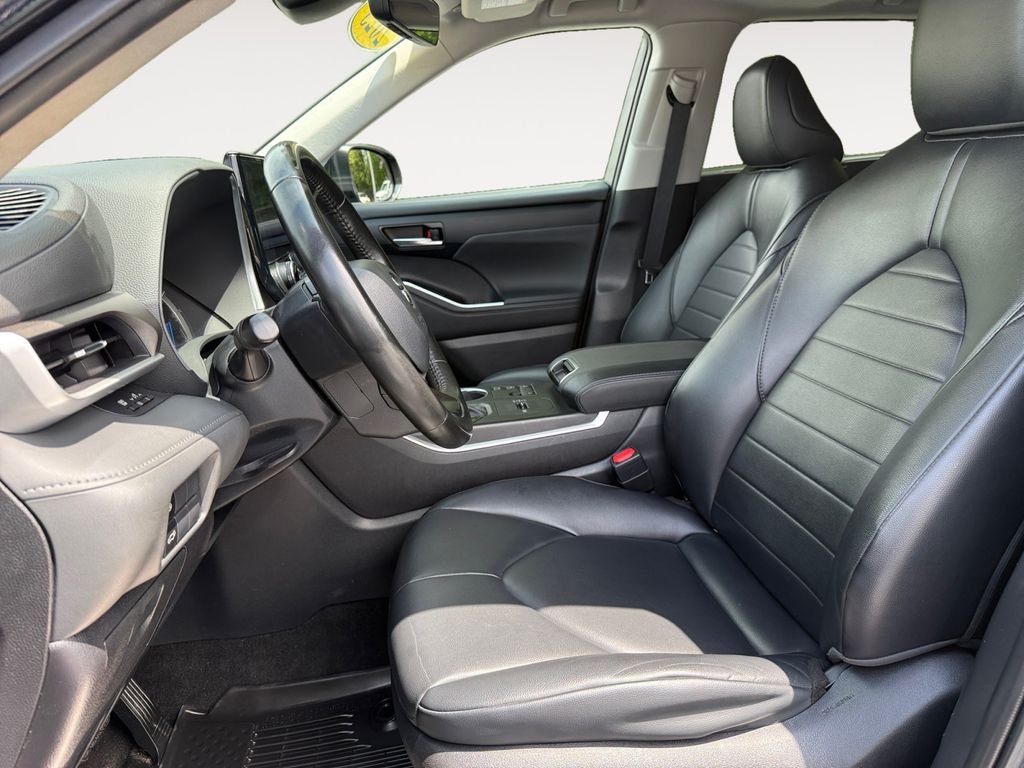 Used 2023 Black Toyota XLE image 9