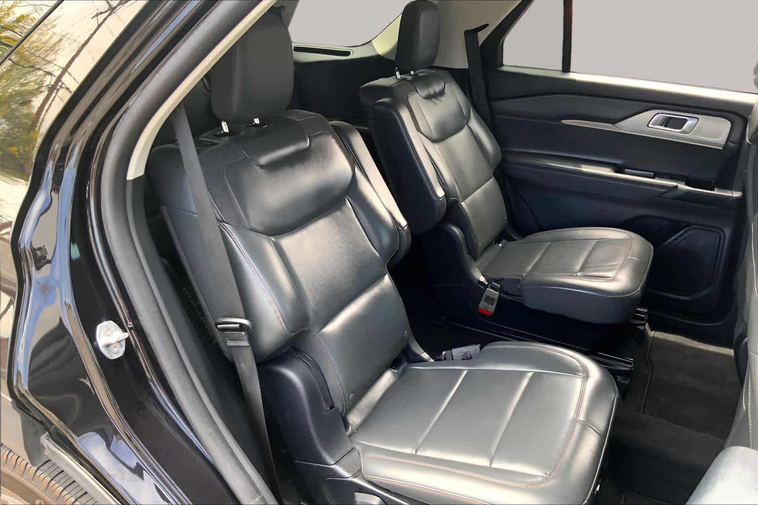 Used 2025 Agate Black Metallic Ford Active image 17