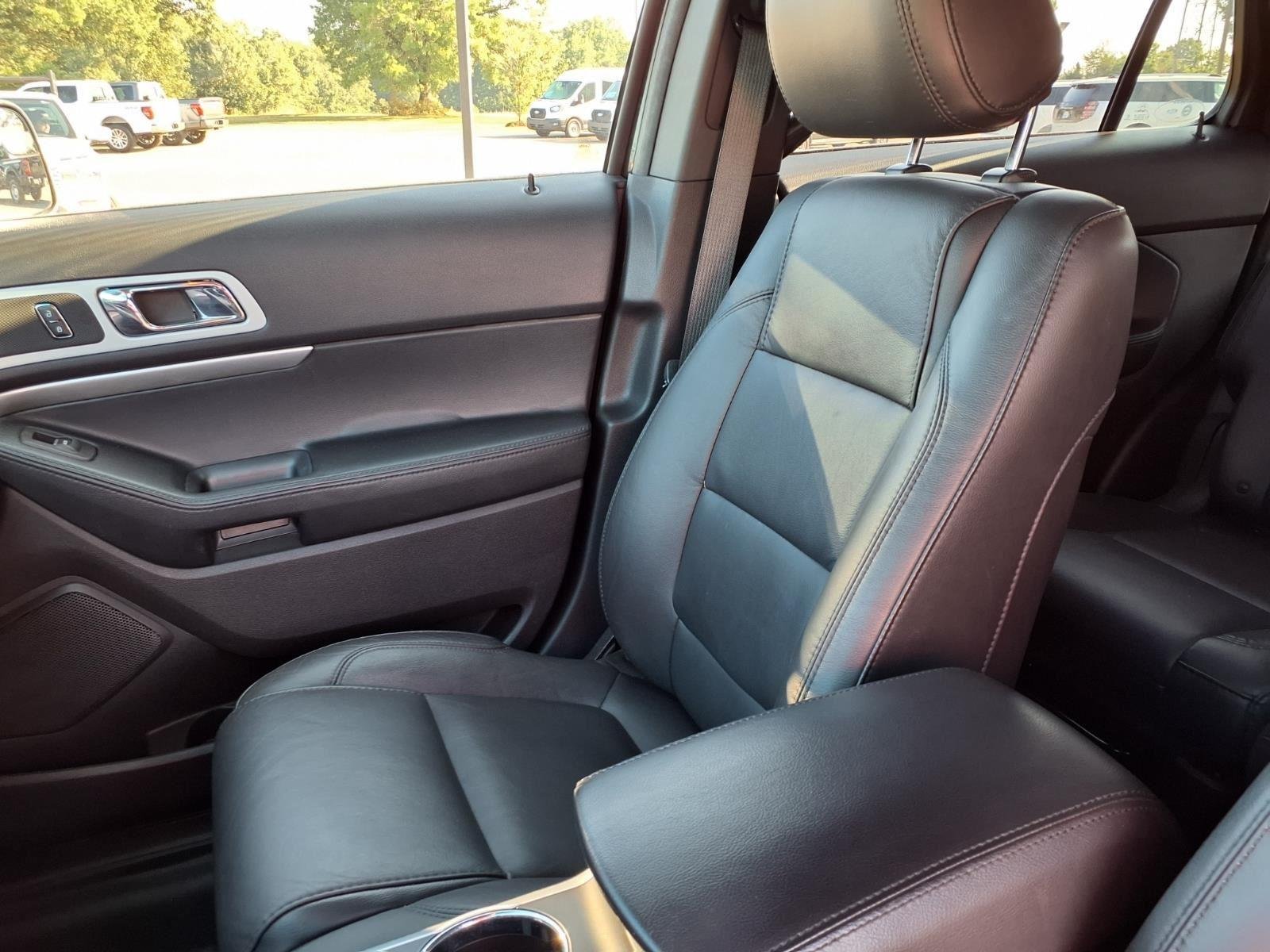 Used 2015 White Platinum Metallic Tri-Coat Ford XLT image 18