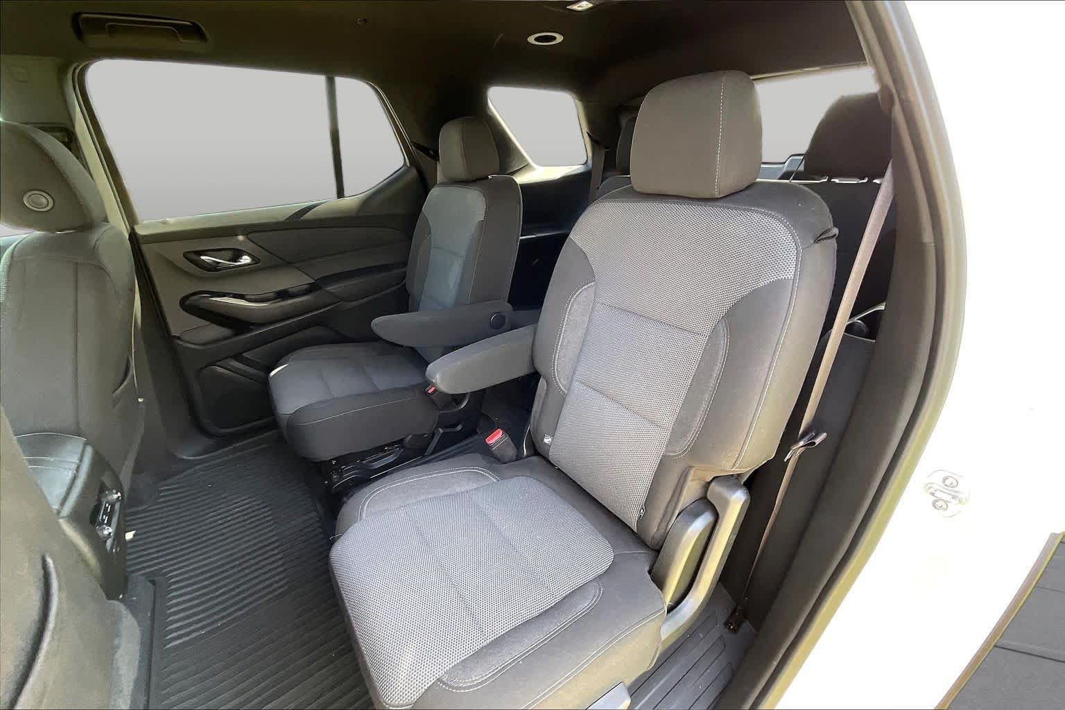 Used 2023 Summit White Chevrolet LT Cloth image 18