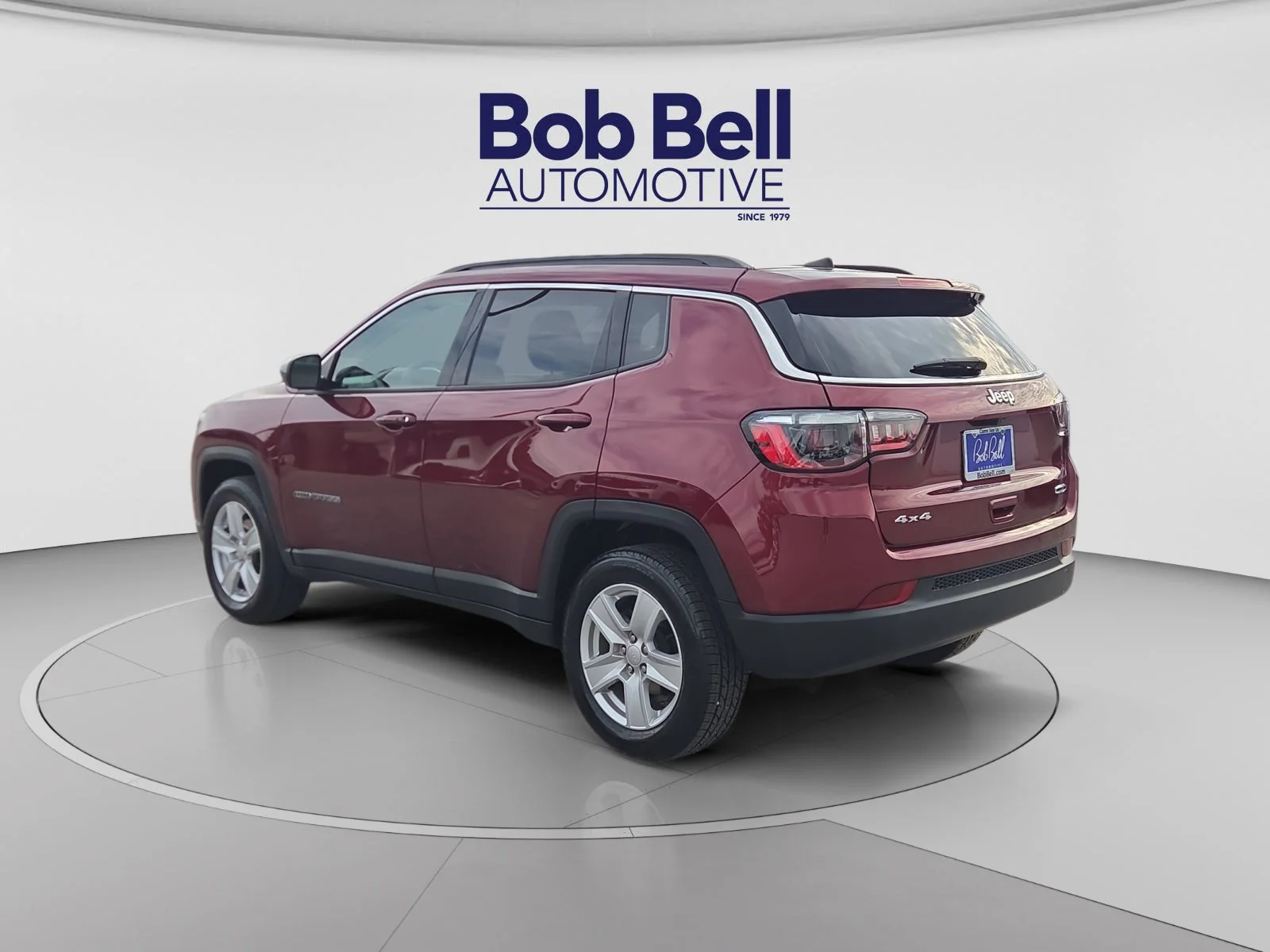 Used 2022 Red Jeep Latitude image 3