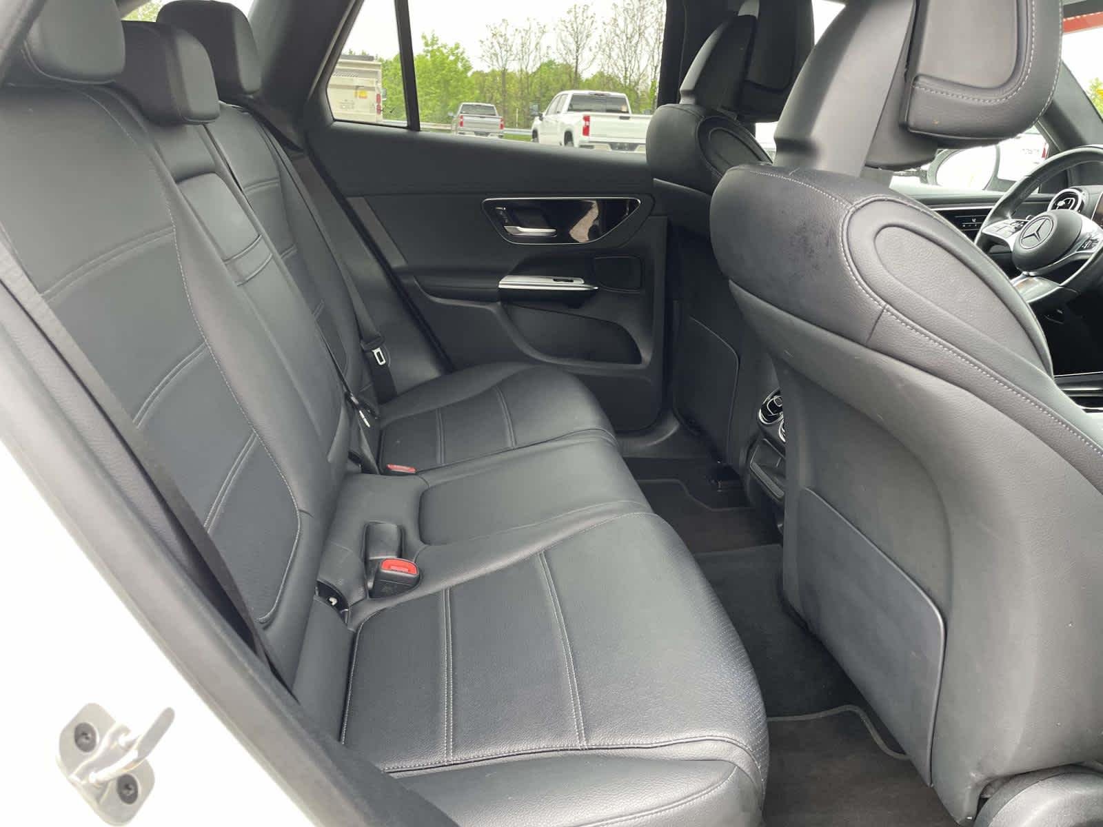 Used 2024 Whi/white Mercedes-Benz GLC 300 image 21