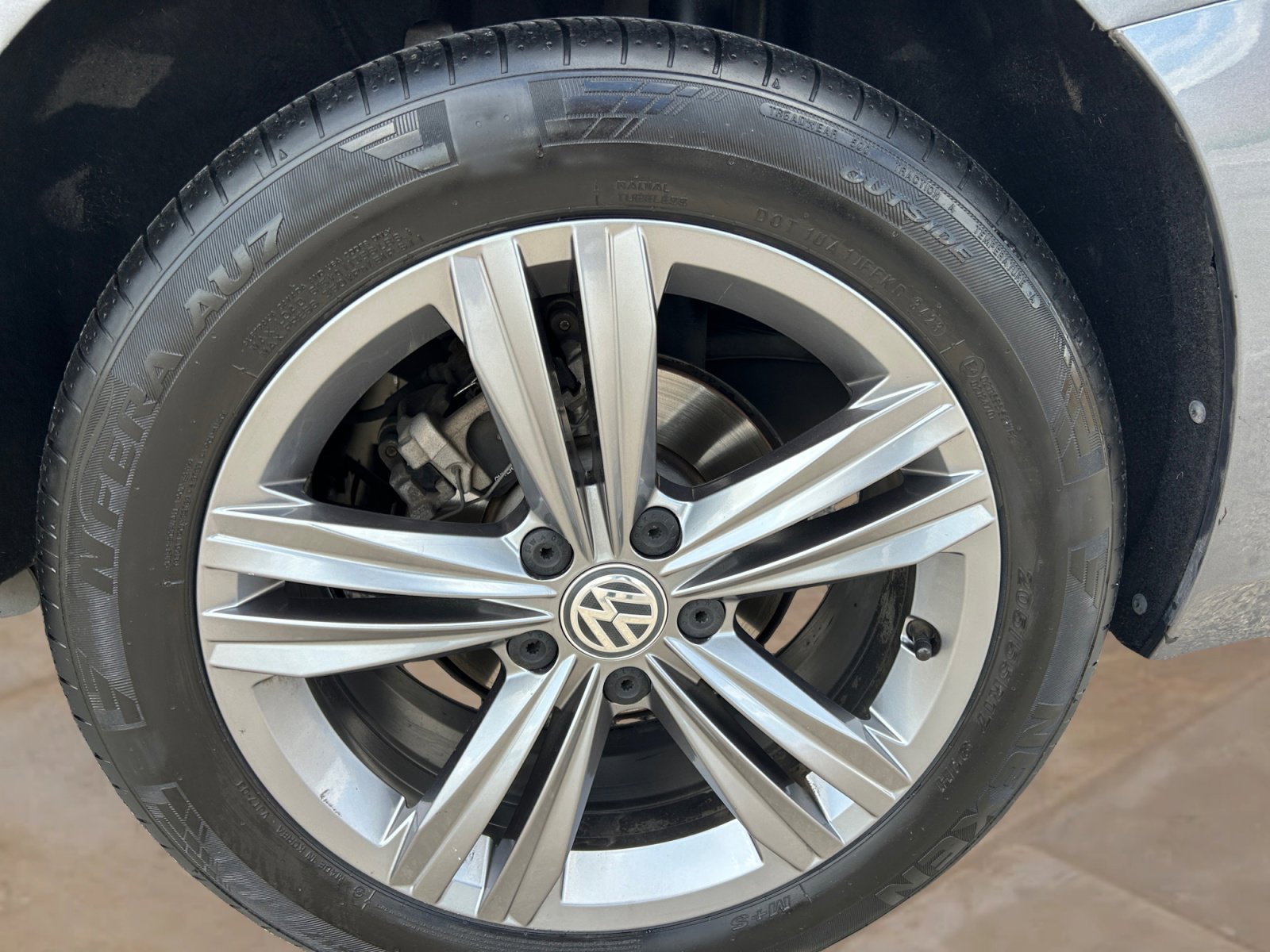 Used 2020 Platinum Gray Metallic Volkswagen R-Line image 26